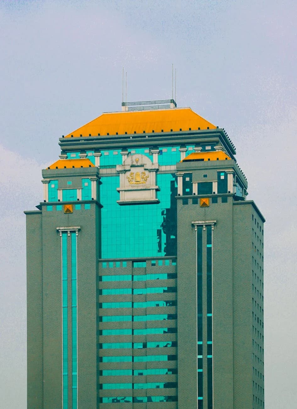 A Modern Skyscraper With Bold Architectu 2