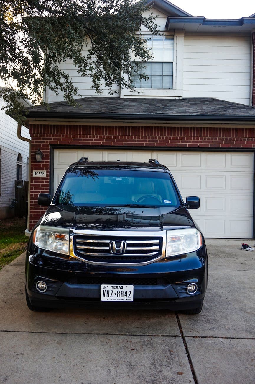 Bright Modern Kitchen With Wooden Dining 3