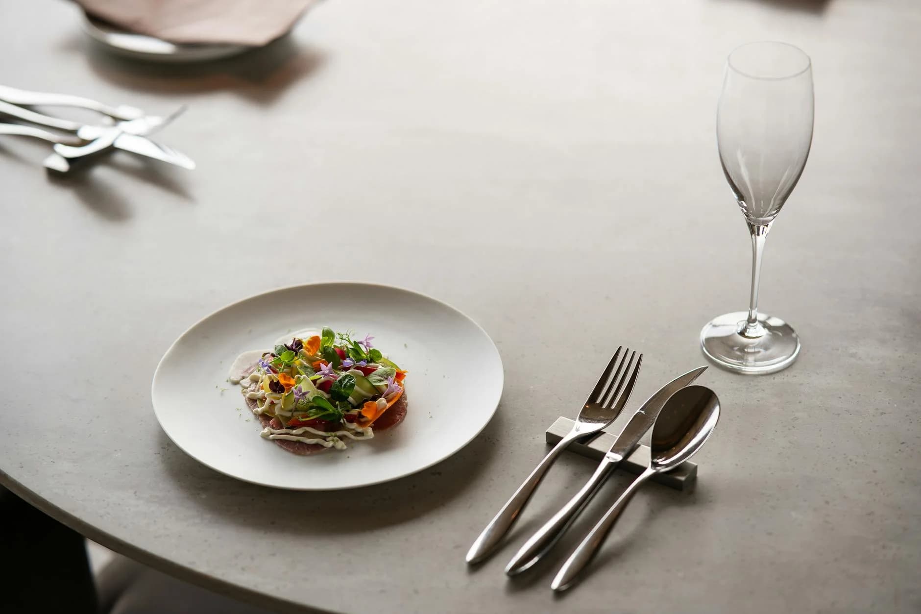 A Stylish Dining Setup In A Tokyo Restau 4