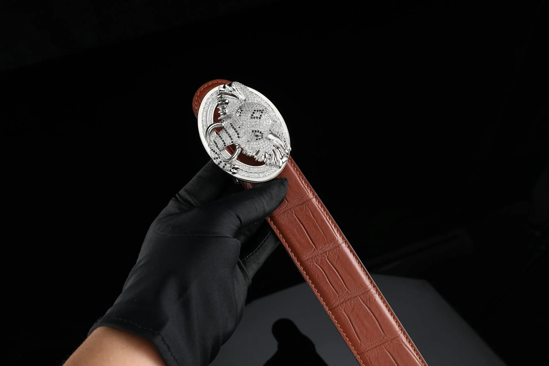 Cinturón de Cuero de Cocodrilo Marrón con Detalles