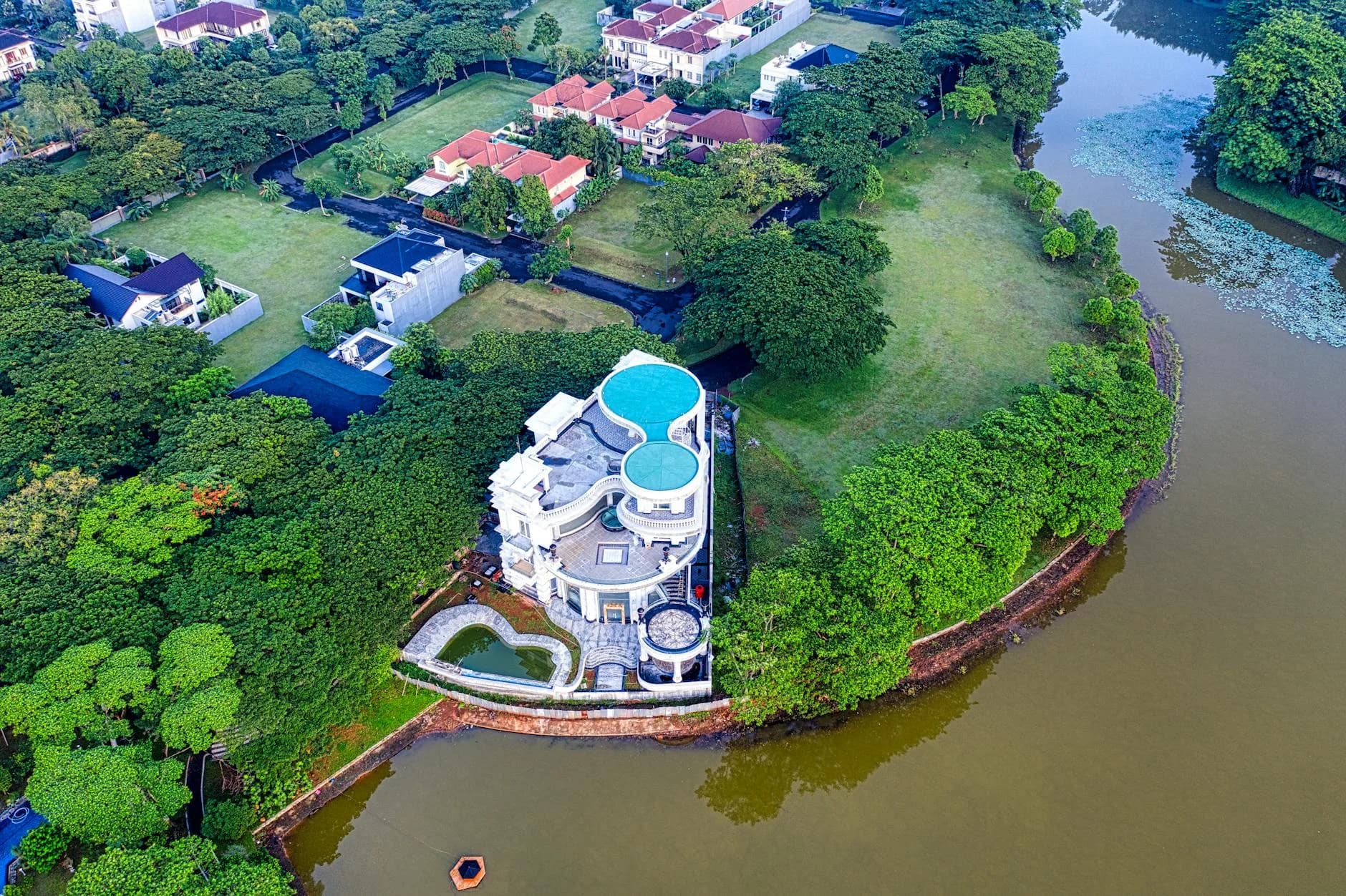 Drone Shot Of A Lakeside Mansion Surroun 1