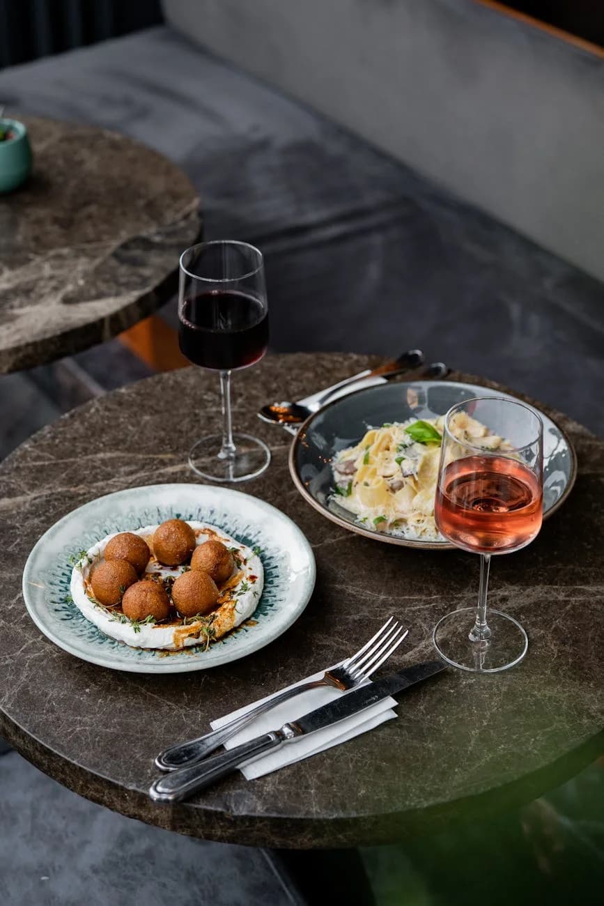 Gourmet Dining Setup In Istanbul Featuri 1