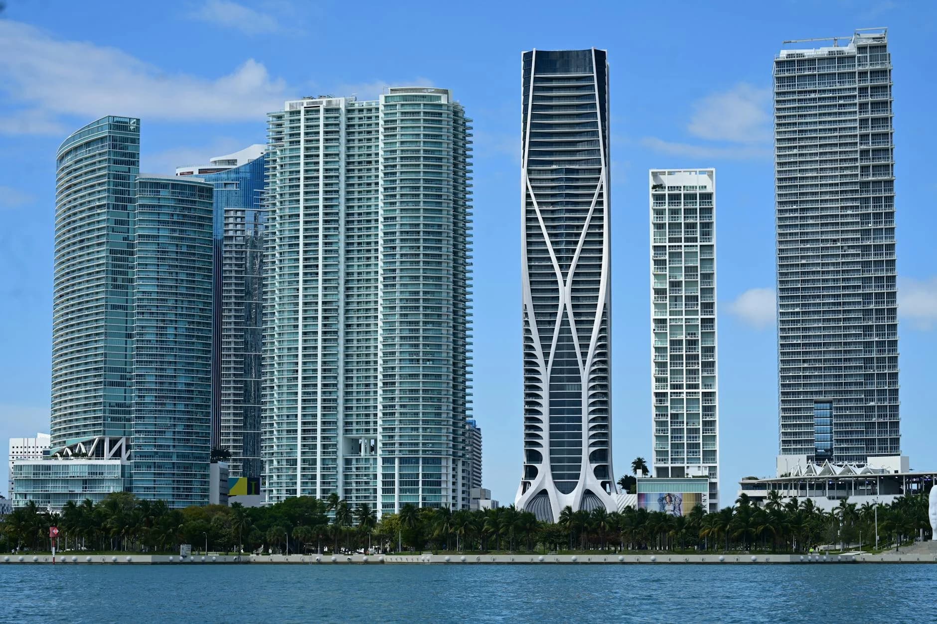 Captivating View Of Miami S Iconic Skyli 3