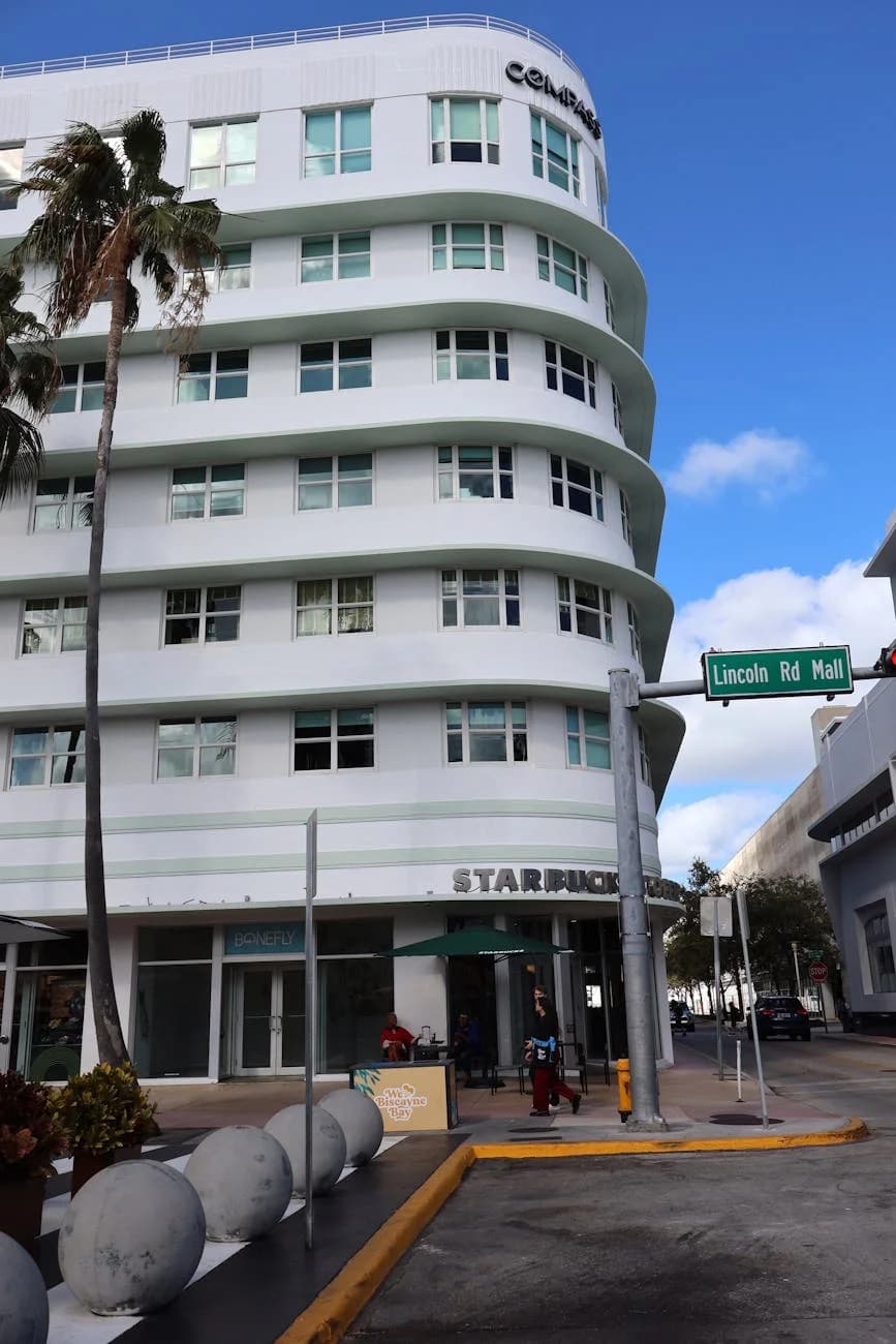 Art Deco Architecture On Lincoln Road In 5