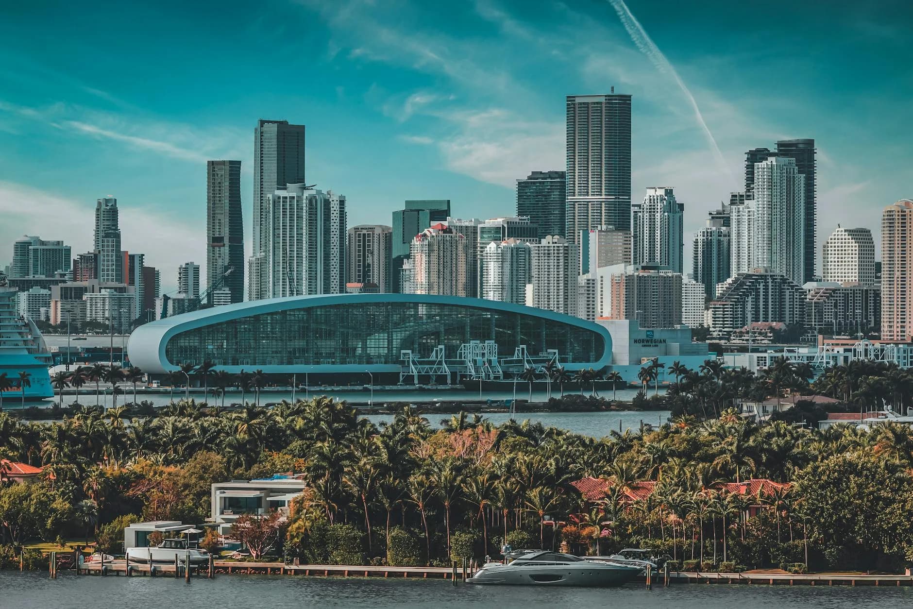 Scenic View Of Miami Skyline With Modern 1