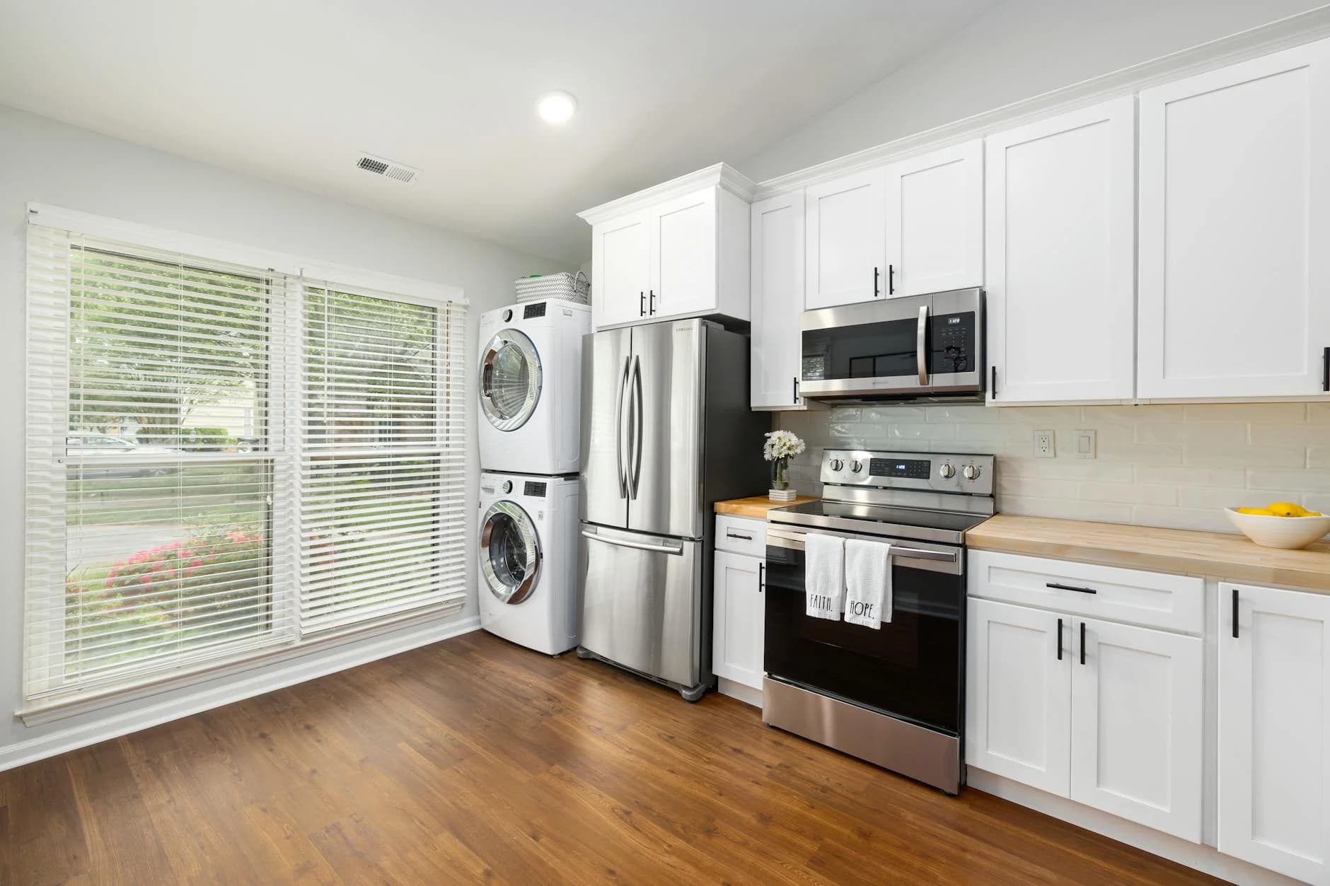 A Modern Kitchen Featuring Stainless Ste 1